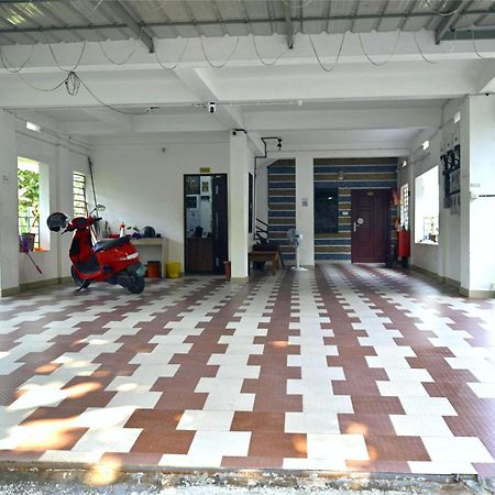 Nirupama,Hotel Aluva 700 Mtr From Aluva Railway Station Alwaye Екстериор снимка