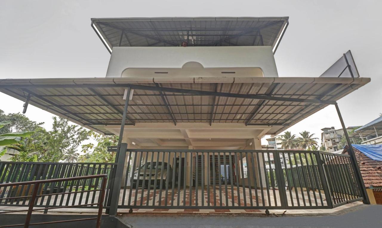 Nirupama,Hotel Aluva 700 Mtr From Aluva Railway Station Alwaye Екстериор снимка