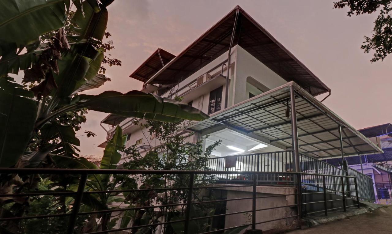 Nirupama,Hotel Aluva 700 Mtr From Aluva Railway Station Alwaye Екстериор снимка