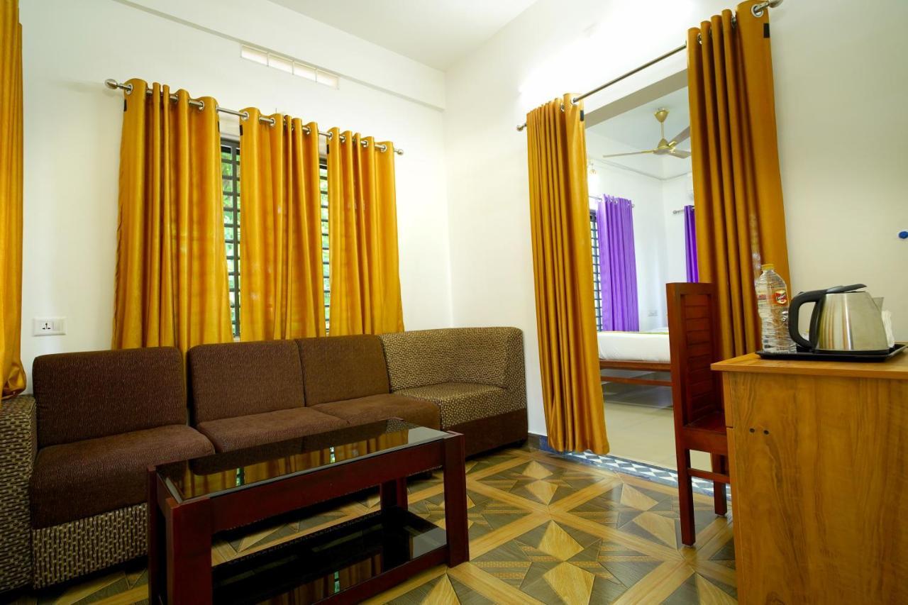 Nirupama,Hotel Aluva 700 Mtr From Aluva Railway Station Alwaye Екстериор снимка