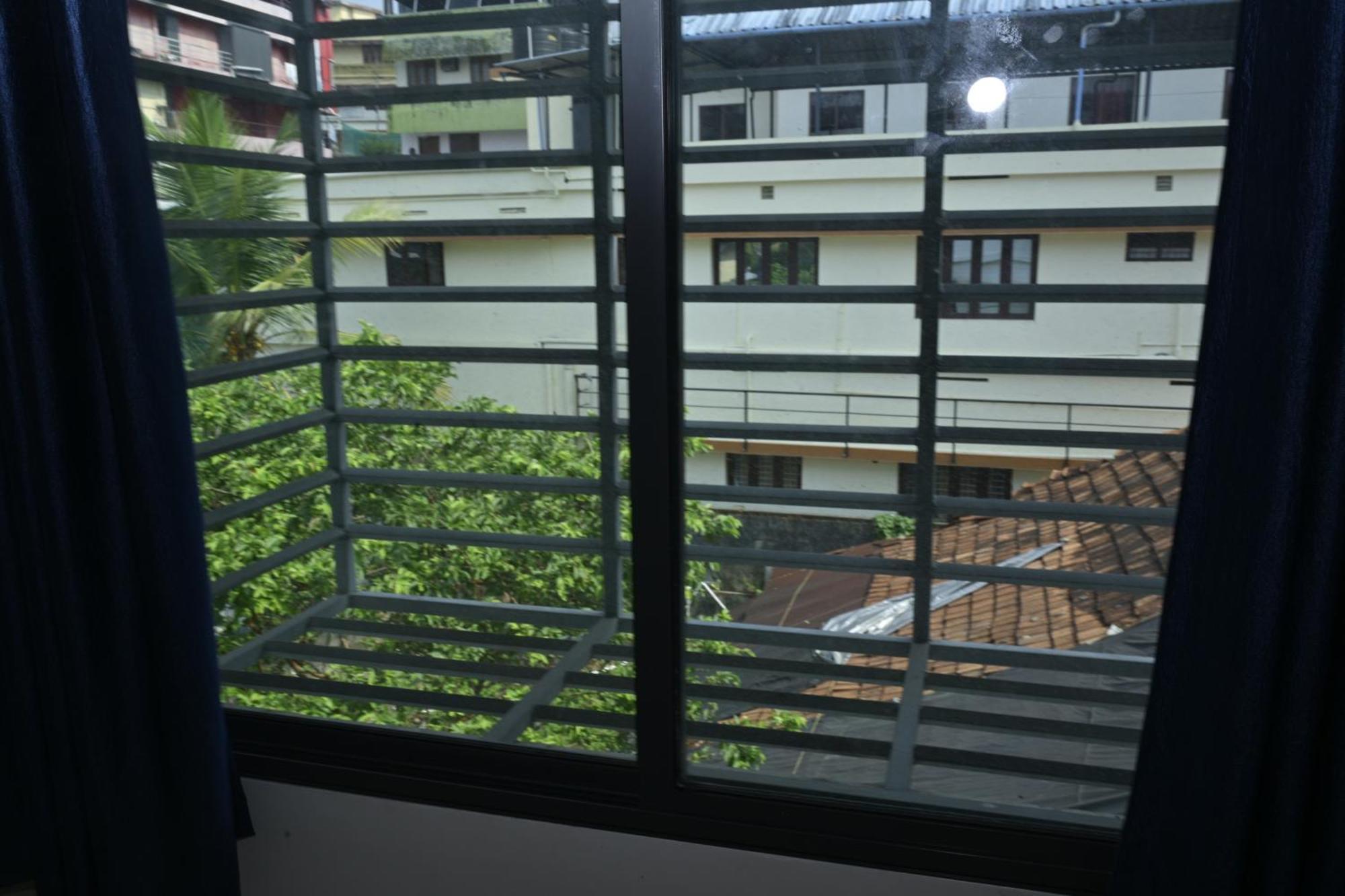 Nirupama,Hotel Aluva 700 Mtr From Aluva Railway Station Alwaye Екстериор снимка