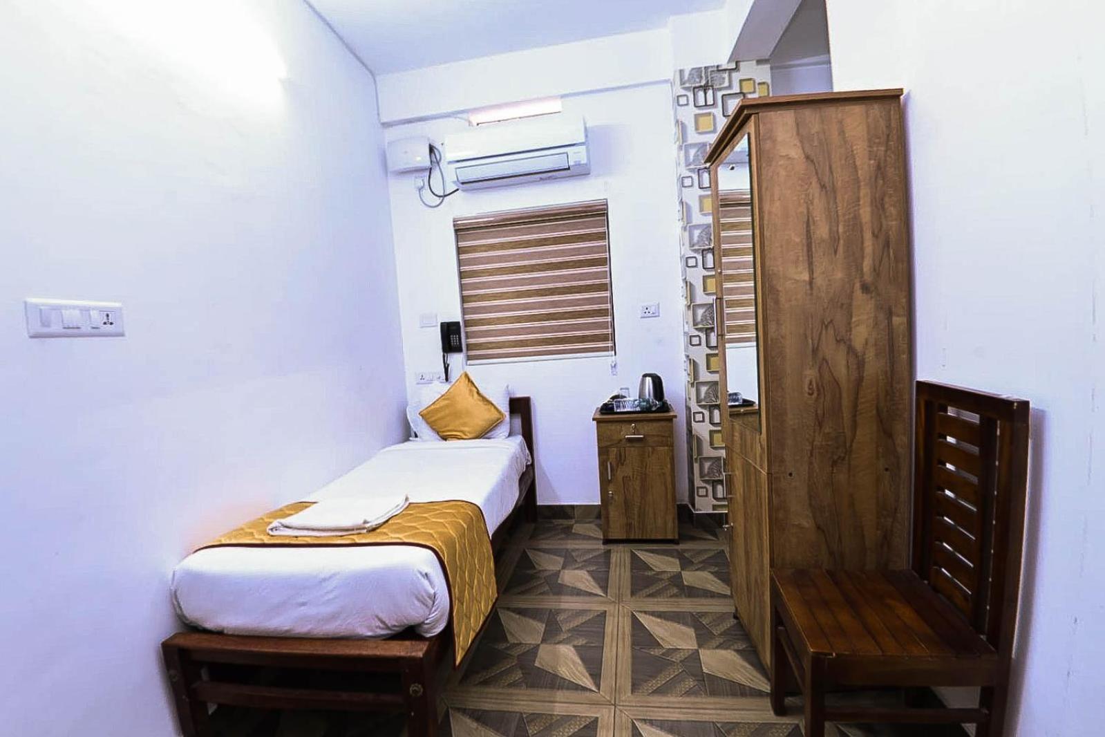 Nirupama,Hotel Aluva 700 Mtr From Aluva Railway Station Alwaye Екстериор снимка