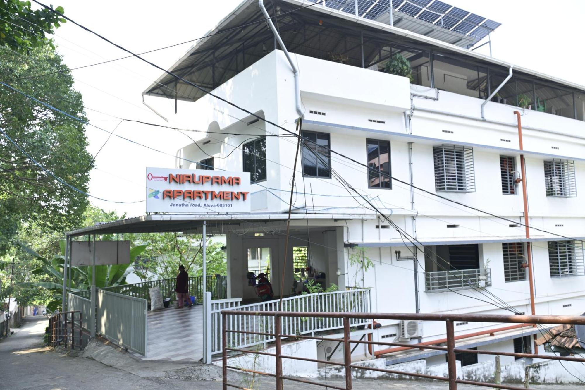 Nirupama,Hotel Aluva 700 Mtr From Aluva Railway Station Alwaye Екстериор снимка